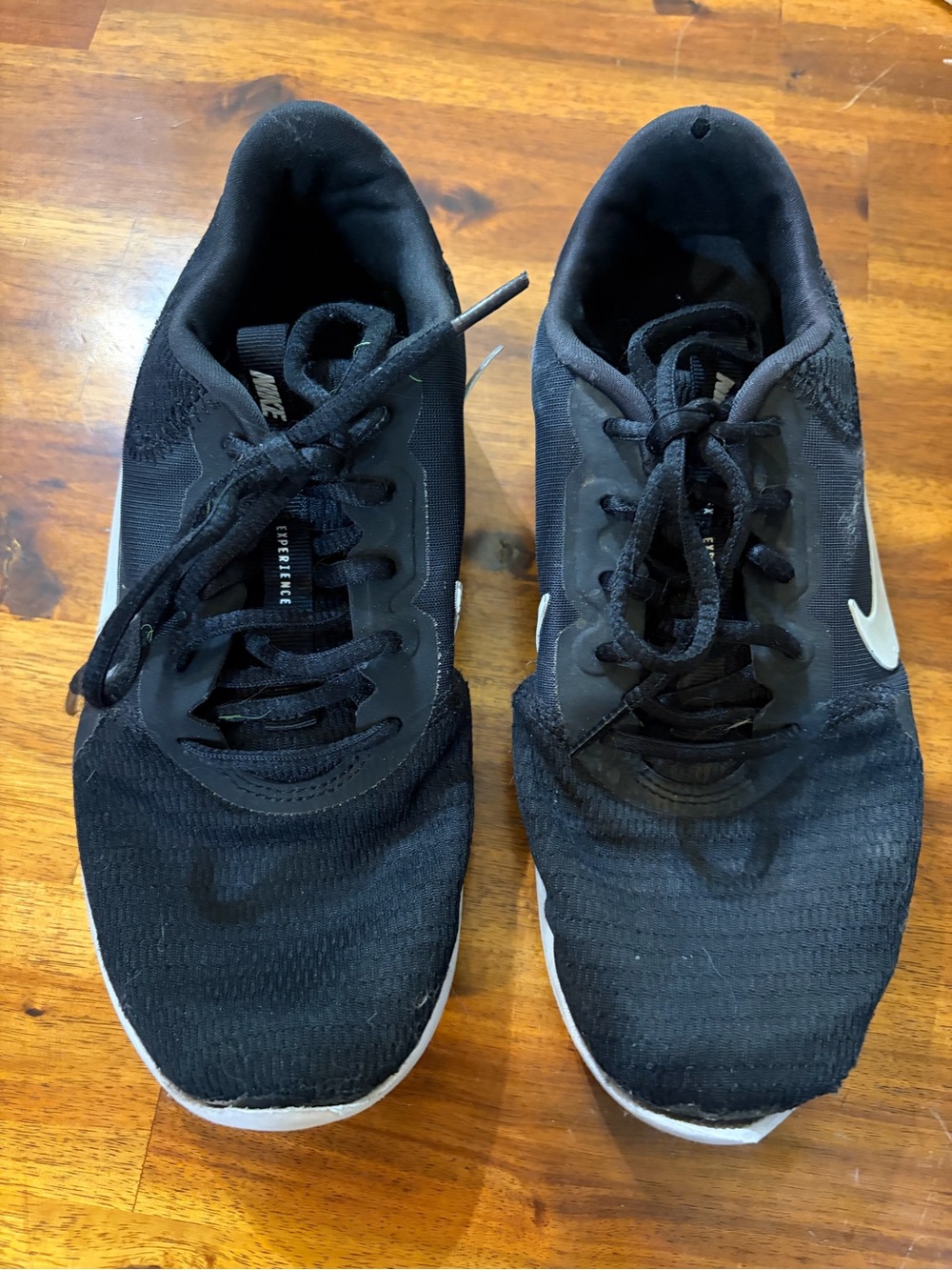 Nike Black and White Women’s Athletic Sneakers. Size 7. - Picture 1 of 7